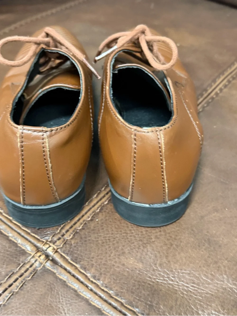 Kenneth Cole Men's Tan Leather Lace-Up Oxfords. it says US5.5,more like 8-9  117